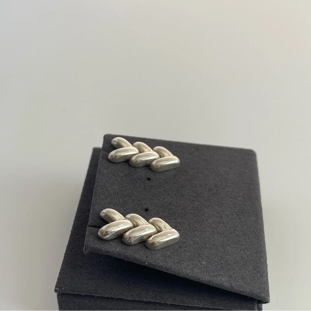 Vintage Sterling Silver Puffy Chevron dangle Drop Earrings - Picture 11 of 11